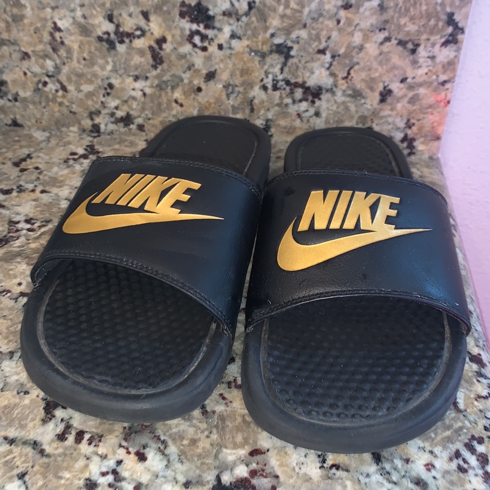 Nikes slides